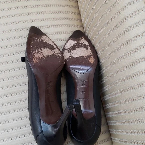 LOUIS VUITTON PUMPS WITH LV CUBE CHARM - Picture 10 of 11